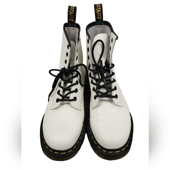 Doc Marten 1460 WOMEN'S PATENT LEATHER LACE UP BOOTS 6 M - Picture 2 of 16